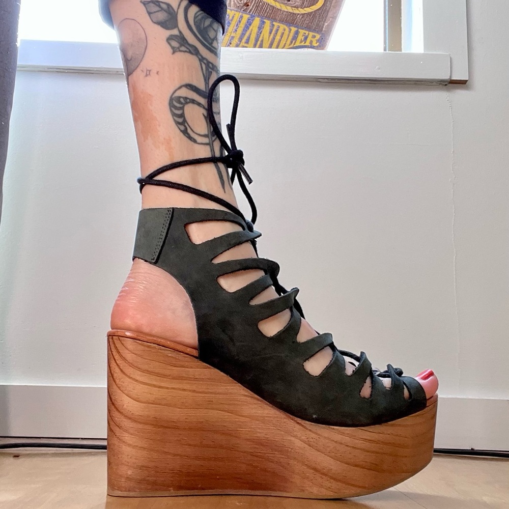 Musse&cloud leather platform wedges in charcoal